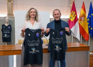 Saldaña destaca la importancia de difundir la imagen de la Diputación y de Sabor Quijote en las camisetas de las selecciones provinciales de baloncesto