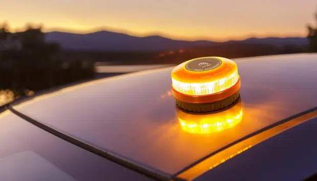 Tráfico recuerda a todos los conductores la obligación de disponer de la baliza V-16 a partir del 1 de enero de 2026