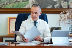 El alcalde de Puertollano destaca el «diálogo y el entendimiento» como claves tras el acuerdo en el sector del metal