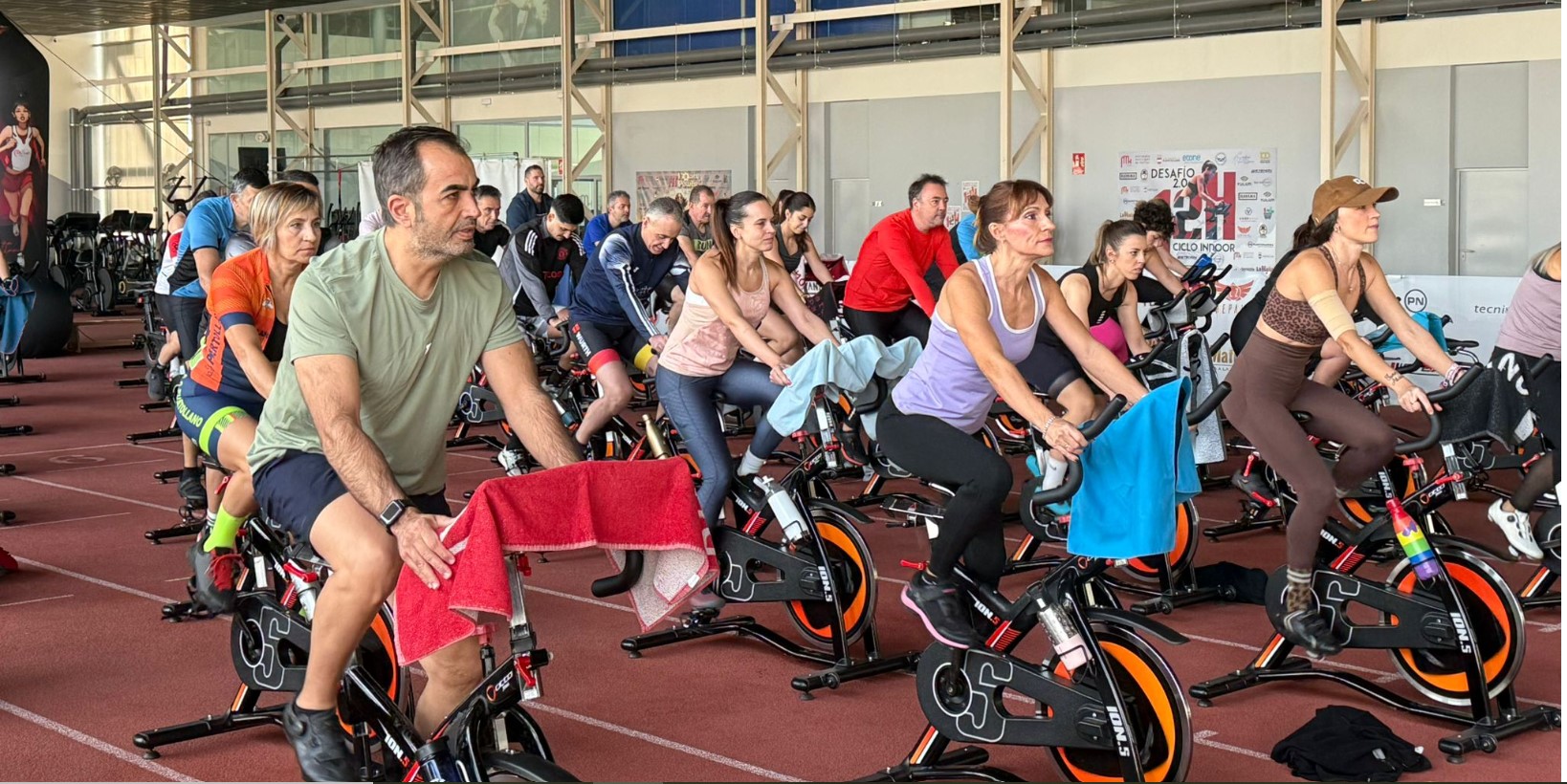 Más de 500 personas pedalean por una causa solidaria en el Desafío 12 horas Ciclo Indoor 2.0