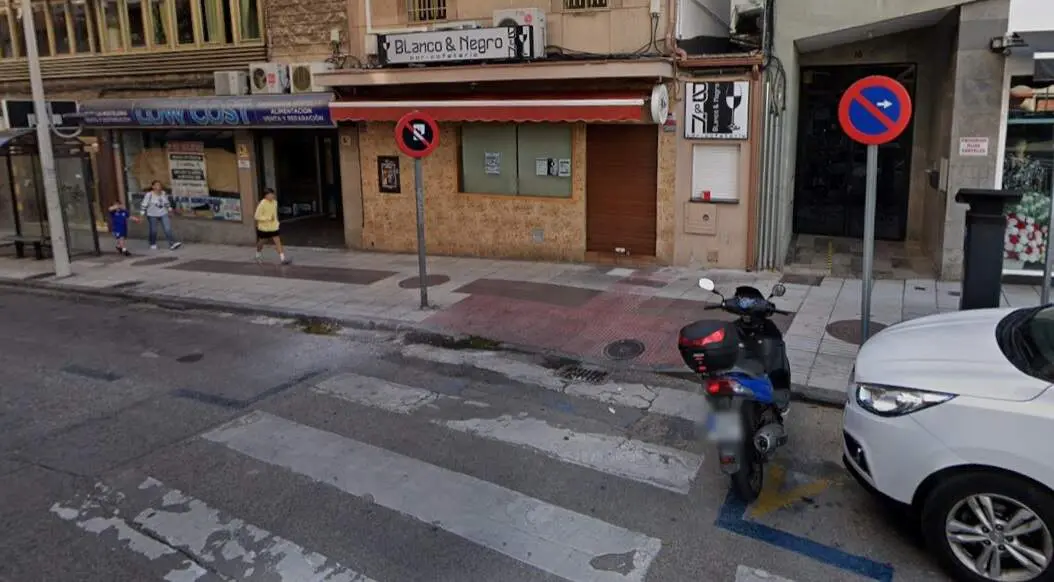 Atropellado un hombre de 54 años en el paso de peatones junto al bar ‘Blanco y Negro’ de la calle Vía Crucis