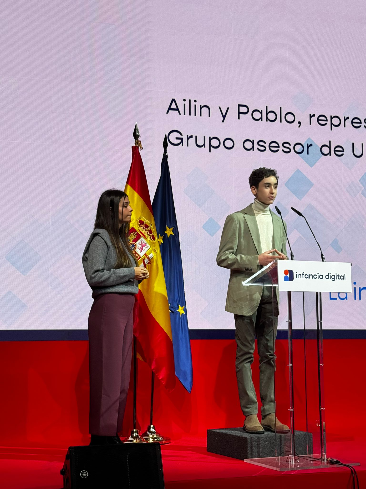 Pablo, vocal del Consejo Local de Participación Infantil y Adolescencia de Puertollano, participa en la presentación del informe de Unicef España sobre el impacto de la tecnología en la infancia