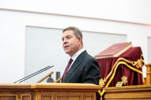 García-Page incide en que “España no necesita cambiar de Constitución” sino “mejorar” para optimizar “su convivencia” a través del “acuerdo”