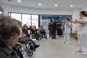 Castilla-La Mancha refuerza su compromiso con la atención a personas mayores con la inauguración de la residencia de Elche de la Sierra