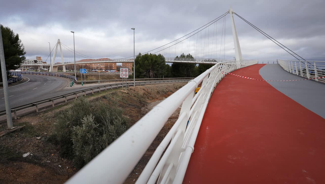 Apedal detecta defectos en la pasarela ciclopeatonal entre Ciudad Real y Miguelturra, síntomas de una obra «sin terminar»