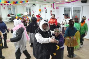 Cruz Roja celebró una fiesta de Carnaval para personas del programa de Mayores en Almodóvar del Campo