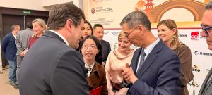 El embajador de China en España traslada la expectación por el buen resultado de la delegación institucional y empresarial a su país encabezada por Valverde