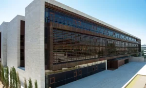 Castilla-La Mancha, Euskadi y Canarias proponen a la ministra de Sanidad una figura de mediación independiente para desbloquear la huelga médica estatal