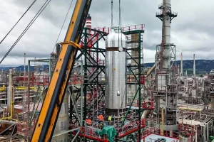 Comienza en Puertollano la puesta en marcha de la planta de combustibles 100% renovables de Repsol