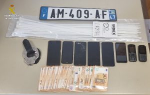 La Guardia Civil detiene a cuatro personas por el robo de un cargamento de bolsos de lujo valorado en un millón de euros