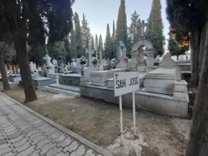 El Ayuntamiento de Puertollano acompañará a las familias en el Cementerio con flores y música en el Día de la Madre