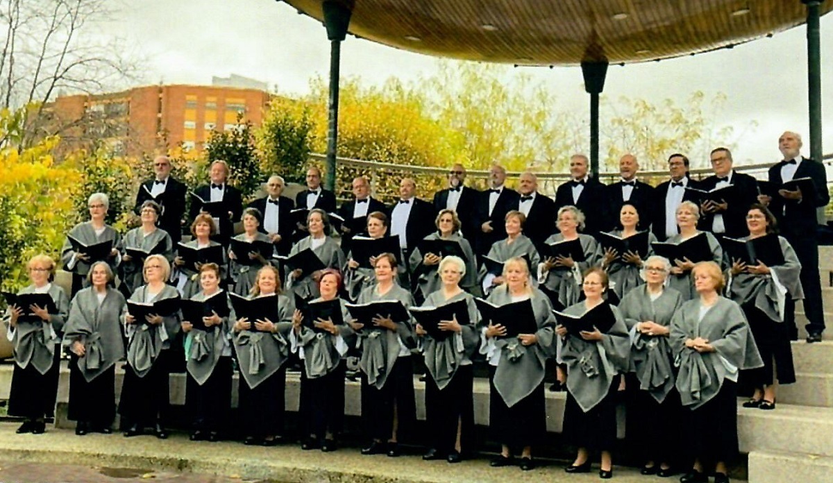 El coro de mayores cantará mayos en la parroquia Virgen de Gracia y en diversas bendiciones de cruces