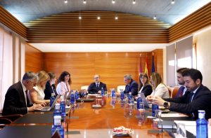 El Pleno de las Cortes Regionales debatirá este jueves sobre la compra de viviendas de jóvenes, biometano, cuchillería de Albacete y la mejora de los centros de TV en abierto