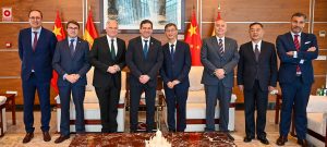 Valverde le traslada al embajador de China en España lo satisfactorio que fue comprobar el interés que suscitó Ciudad Real en las provincias que visitaron en su país