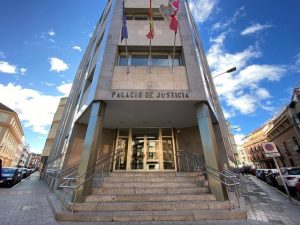 Piden cuatro años y medio de prisión para un hombre acusado de apropiarse tres vehículos de alquiler en Tomelloso