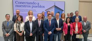 Valverde impulsa un proyecto pionero en España de conectividad satelital para garantizar el derecho a la comunicación digital en toda la provincia