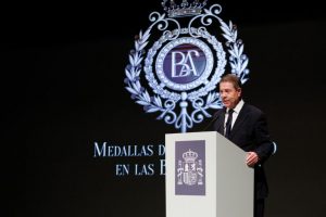 El presidente García-Page ensalza el “compromiso” del mundo del arte con la sociedad y su contribución “en tiempos difíciles y complejos”