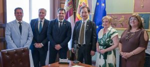 El presidente de la Diputación de Ciudad Real ofrece una recepción oficial al embajador de Japón en España tras su visita a FENAVIN Match