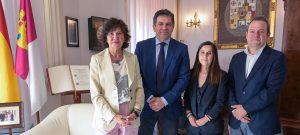 El Colegio Oficial de Farmacéuticos de Ciudad Real presenta al presidente de la Diputación el Programa Pharmakon para mejorar la atención a pacientes crónicos en el medio rural