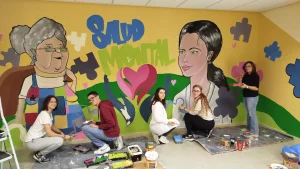 La Facultad de Enfermería de Ciudad Real visibiliza el valor de los cuidados en la salud mental en un mural realizado por estudiantes y usuarios/as de Laborvalía