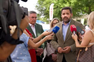 Núñez exige a Page que ordene a sus ocho diputados apoyar esta tarde la cuestión de confianza a Sánchez para “dar coherencia a sus palabras”