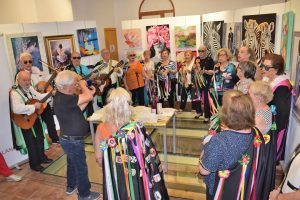 Las «amigas de la pintura» de María Navas comparten su pasión por el arte en la Casa de Baños