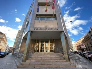 Juzgan este miércoles en Ciudad Real a un hombre acusado de abusar de su hijastra de 7 años en Tomelloso
