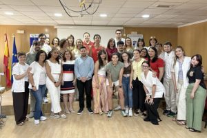 El Hospital de Puertollano da la bienvenida a sus once nuevos residentes, siete de Medicina y cuatro de Enfermería