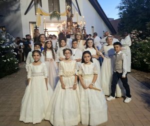 Devoción por las calles de Fraternidad en la noche de la fiesta de San Juan