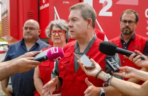 Castilla-La Mancha consolida un perímetro de seguridad de 30 kilómetros “apoyando a Ávila y Madrid” en el incendio de la Sierra Oeste