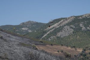 Controlado el incendio de Huertezuelas, en el que siguen trabajando medios terrestres