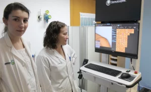 El Gobierno de Castilla-La Mancha refuerza la detección precoz del melanoma en el Hospital de Ciudad Real con un dermatoscopio de última generación