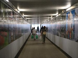Las paredes del túnel del Carmen lucen una gran exposición con 60 imágenes de Puertollano