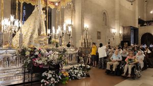 La Caravana Blanca recorre las calles de Ciudad Real al encuentro con la Virgen del Prado