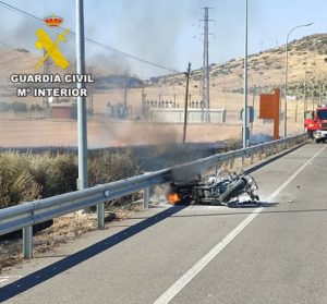 La Guardia Civil de Ciudad Real auxilia a un motorista envuelto en llamas