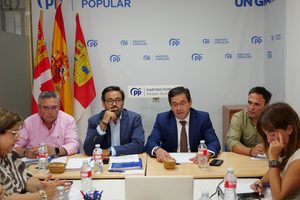 Núñez se compromete a que no salga ni una gota de agua fuera de Castilla-La Mancha mientras no haya regado hasta el último agricultor de la región