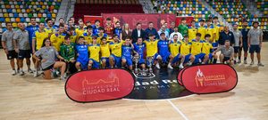 Valverde reitera el compromiso de la institución provincial con el deporte en la final del Trofeo Diputación de balonmano