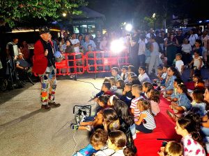 El velocípedo de Billy Bluff llenó de magia al público infantil en el primer espectáculo de «Puertollano te ilusiona»