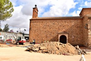 Las obras del entorno de la ermita estarán terminadas a tiempo para la ofrenda floral y procesión de la Virgen de Gracia