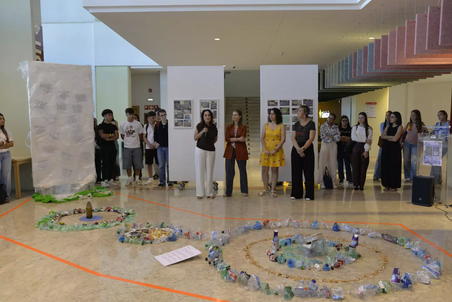 Una exposición de la UCLM invita a reflexionar sobre la problemática medioambiental a través del arte