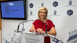 Escobedo acusa al PSOE de confundir una propuesta provisional de financiación con una ayuda concedida para climatizar los colegios