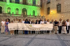 Castilla-La Mancha refuerza el compromiso con las personas con alzhéimer con recursos especializados y apoyo al movimiento asociativo