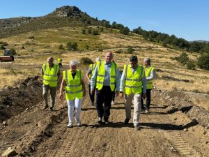El Gobierno regional destina 3,2 millones para apoyar al sector agrario y ganadero con ayudas directas y la reparación de caminos afectados por el incendio de La Mierla