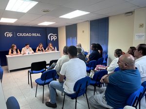 Valverde felicita a los alcaldes por el éxito de las concentraciones de apoyo a Ceuta y resalta la masiva respuesta de los ciudadanos de toda la provincia