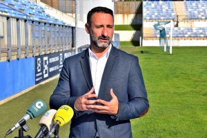 El concejal de Obras y Deportes del Ayuntamiento de Puertollano da su versión sobre el estacionamiento de su vehículo en una instalación municipal
