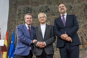 El Gobierno regional agradece a El Roto su generosidad y compromiso con la cultura tras ceder a la Junta 301 obras, entre dibujos y óleos